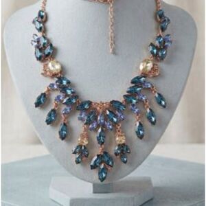 Banana Republic Women's Lapis Emerald Garlands Spay Statement Necklace NWT 88